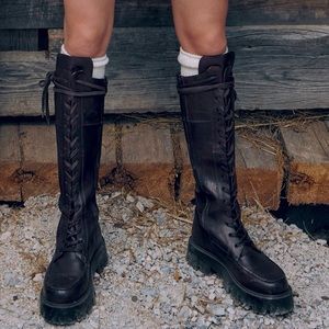 Jones tall lace up black leather FP boot 6.5 basically brand new